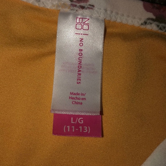 floral V-neck and loop tie shirt - Picture 2 of 4